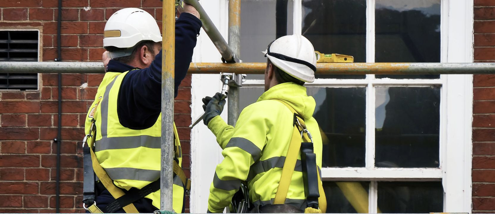 Montaż i demontaż rusztowania – co musisz wiedzieć o uprawnieniach, przepisach i odpowiedzialności?