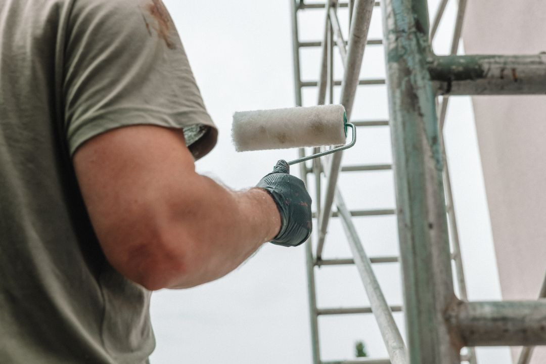 Jak dobrać rusztowanie do profesjonalnych zastosowań w branży remontowo-budowlanej? Praktyczny poradnik